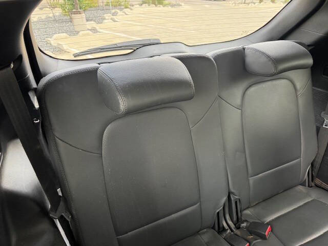 Used 2018 Hyundai Santa Fe Limited w/ Cargo Package image 19