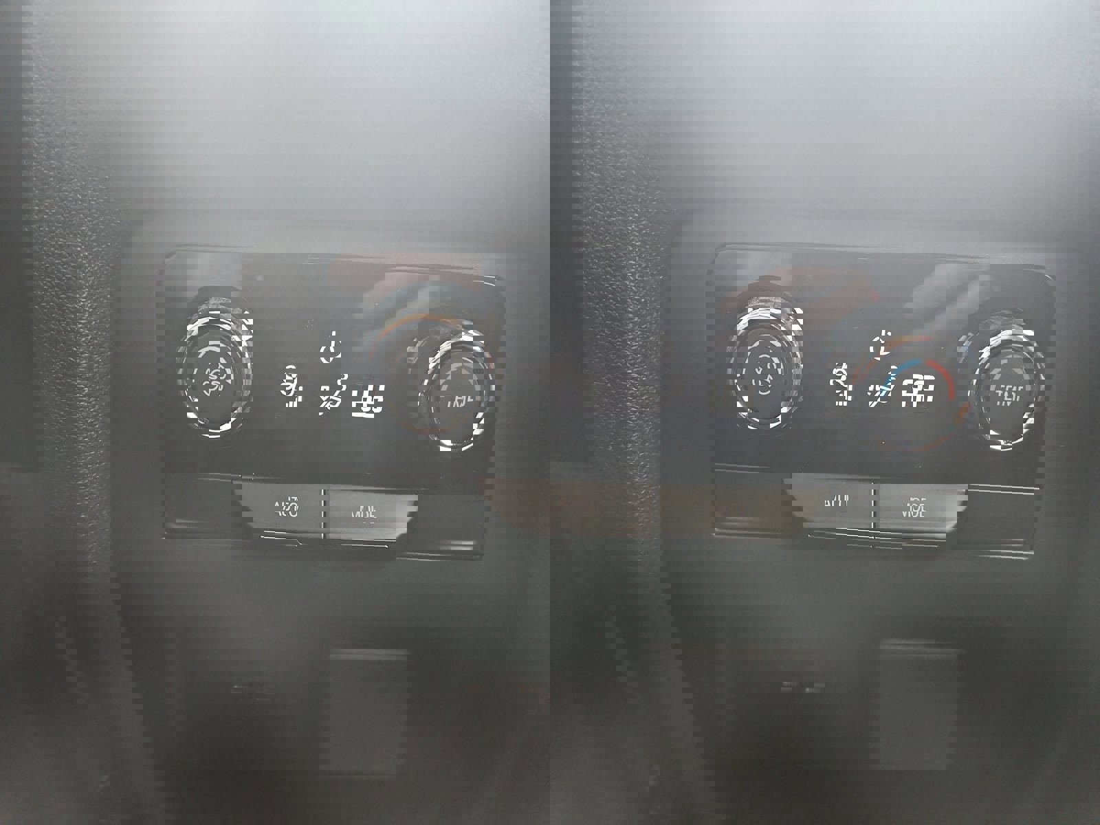 Used 2025 Chevrolet Traverse LT w/ Driver Confidence Package image 19