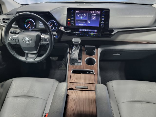 Used 2022 Toyota Sienna XLE FWD image 17