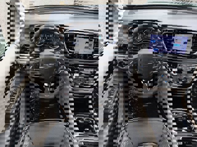 Used 2022 Chrysler Pacifica Limited image 17