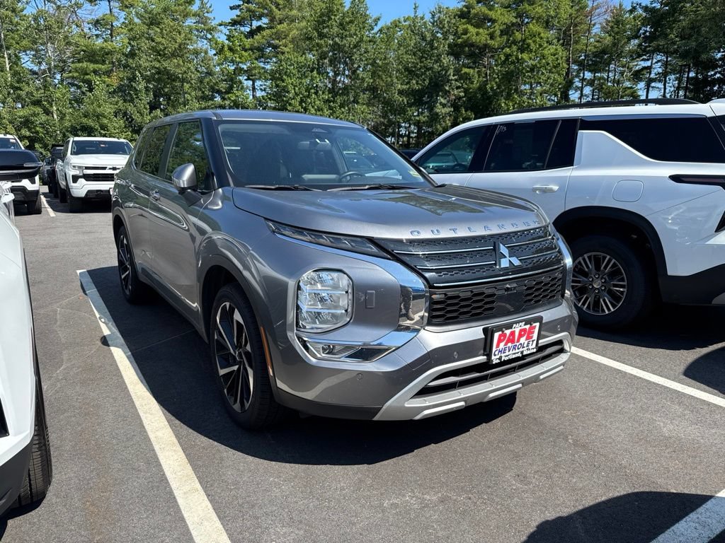 Used 2023 Mitsubishi Outlander SE AWD/4WD image 2