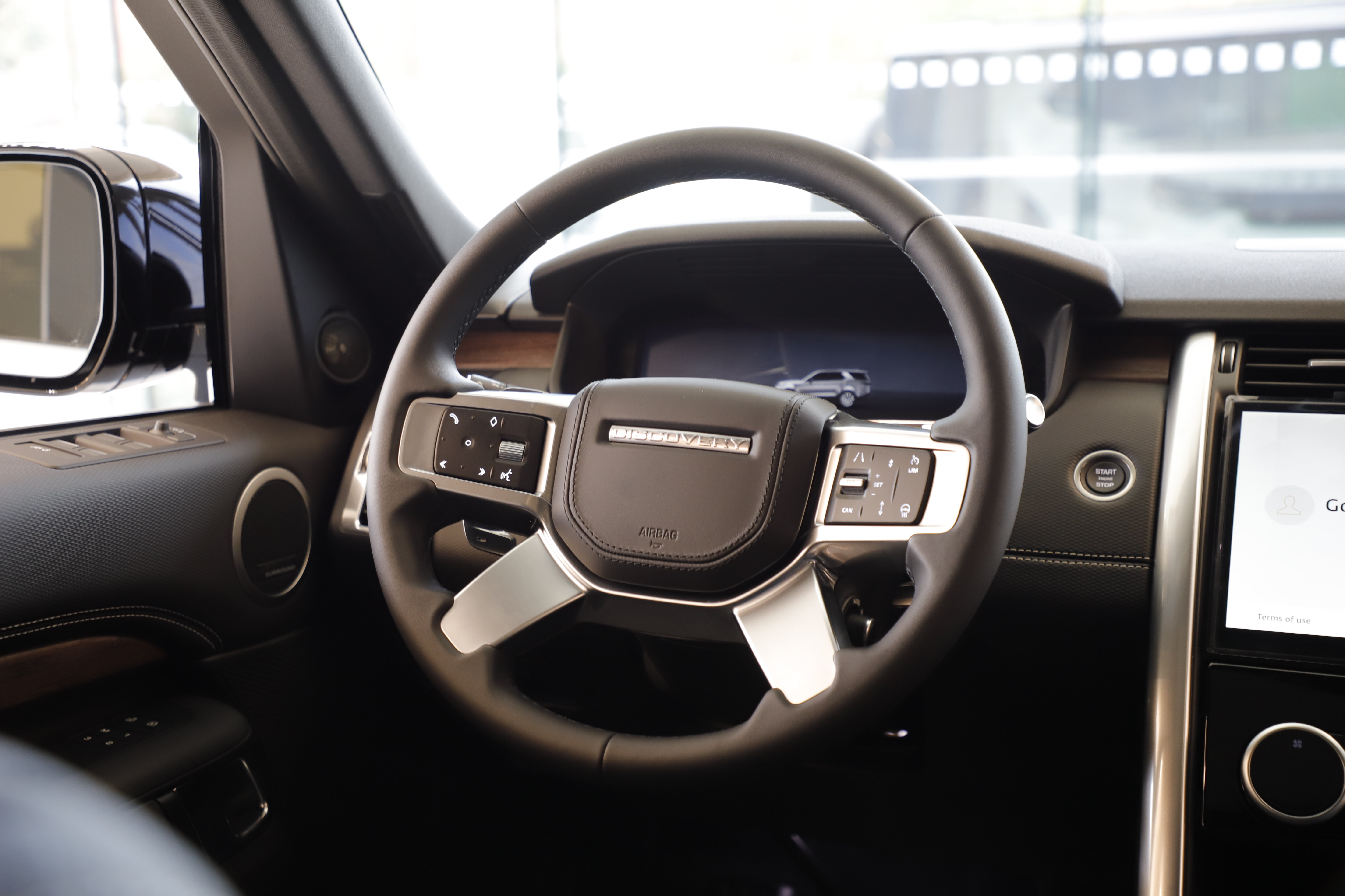 New 2026 Land Rover Discovery Dynamic SE AWD/4WD image 17