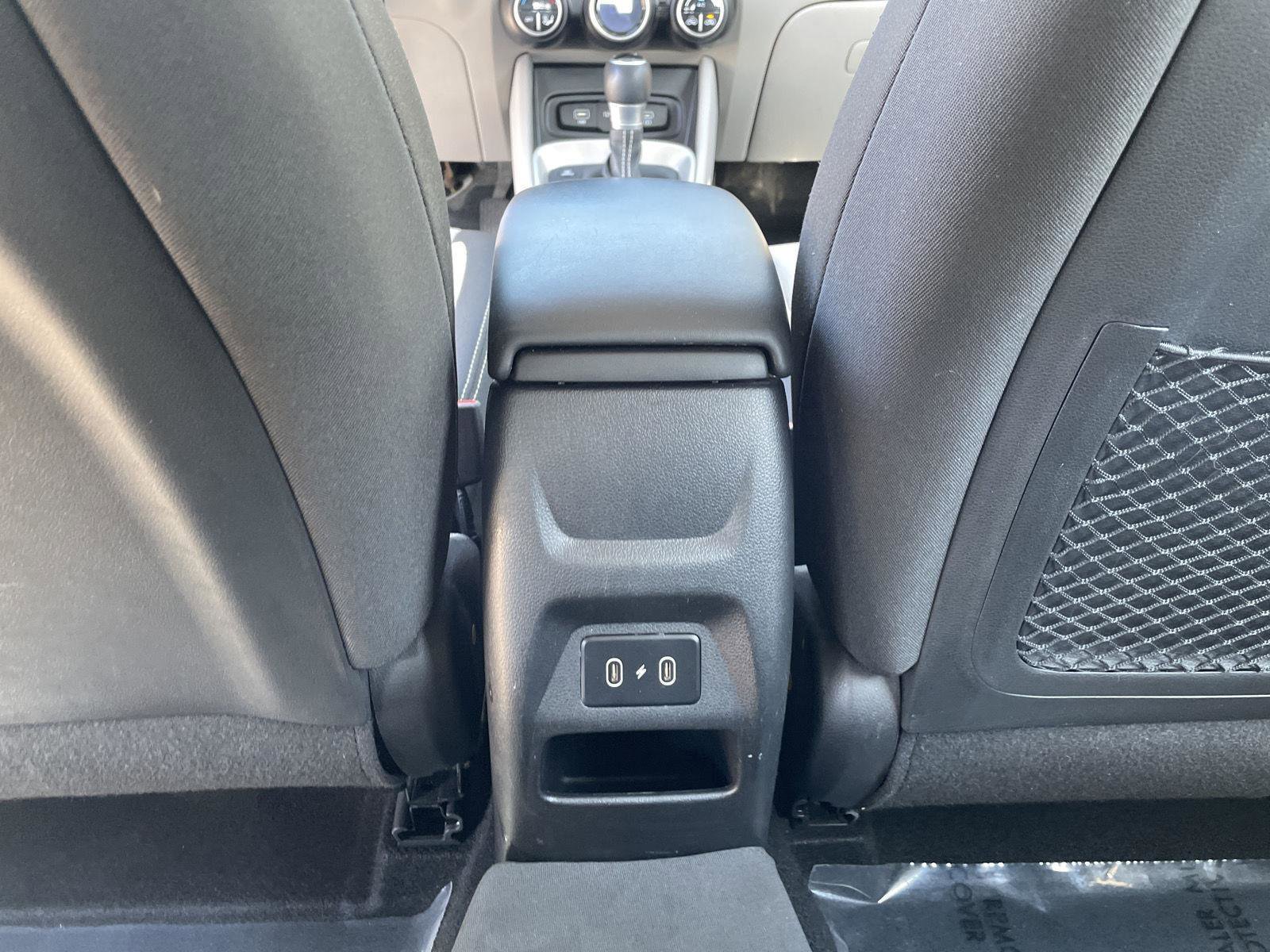 Used 2024 Hyundai Venue SEL FWD image 24