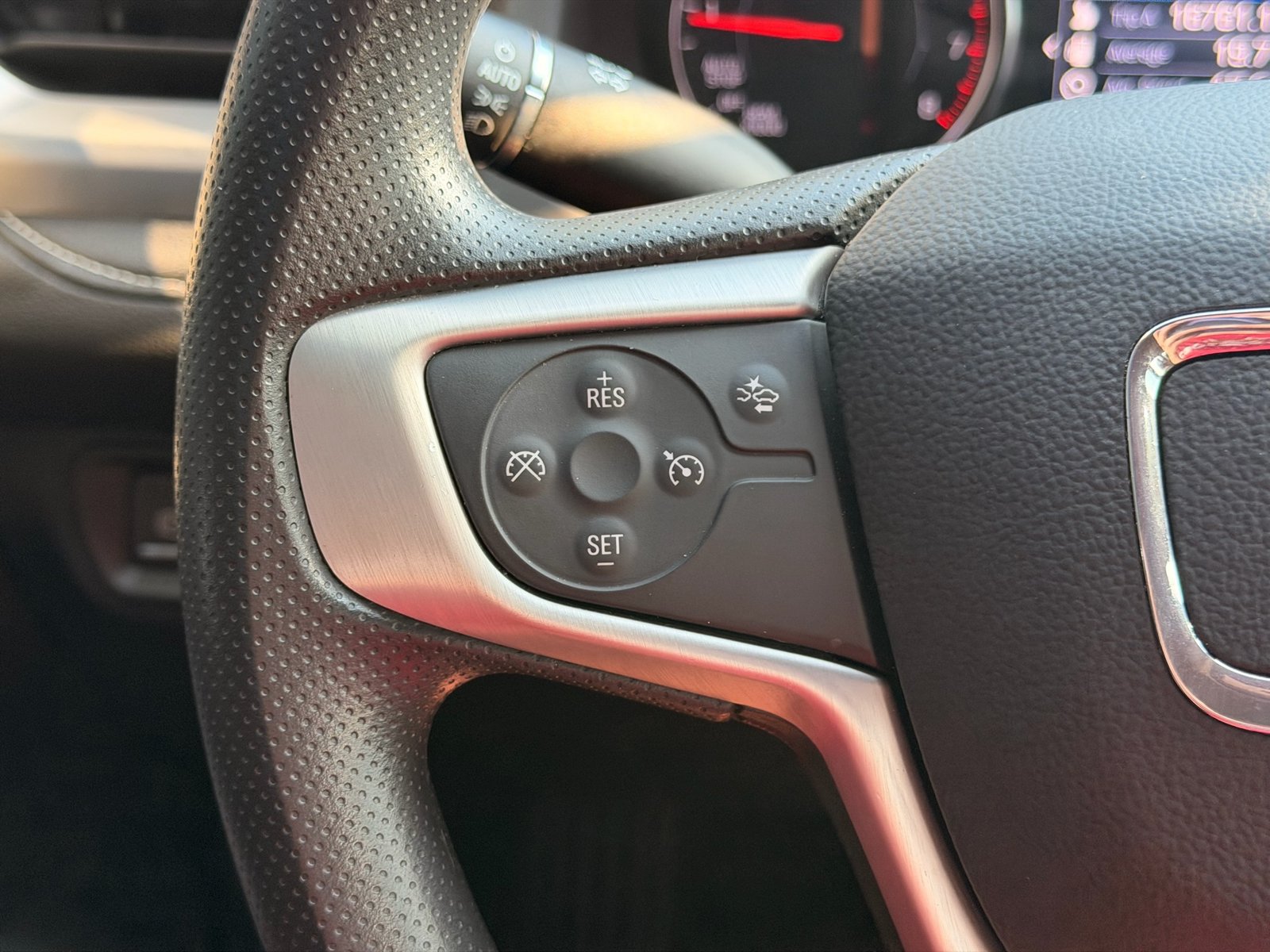 Used 2023 GMC Acadia SLE w/ Driver Convenience Package AWD/4WD image 18