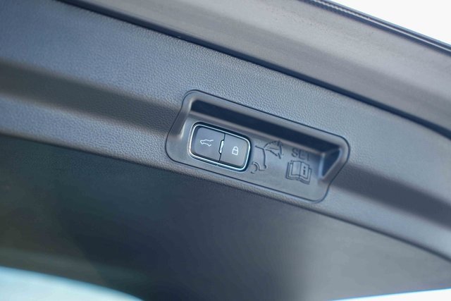 Used 2023 Ford Explorer XLT image 14