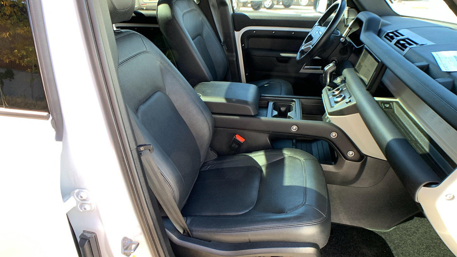 Used 2024 Land Rover Defender 110 S image 31