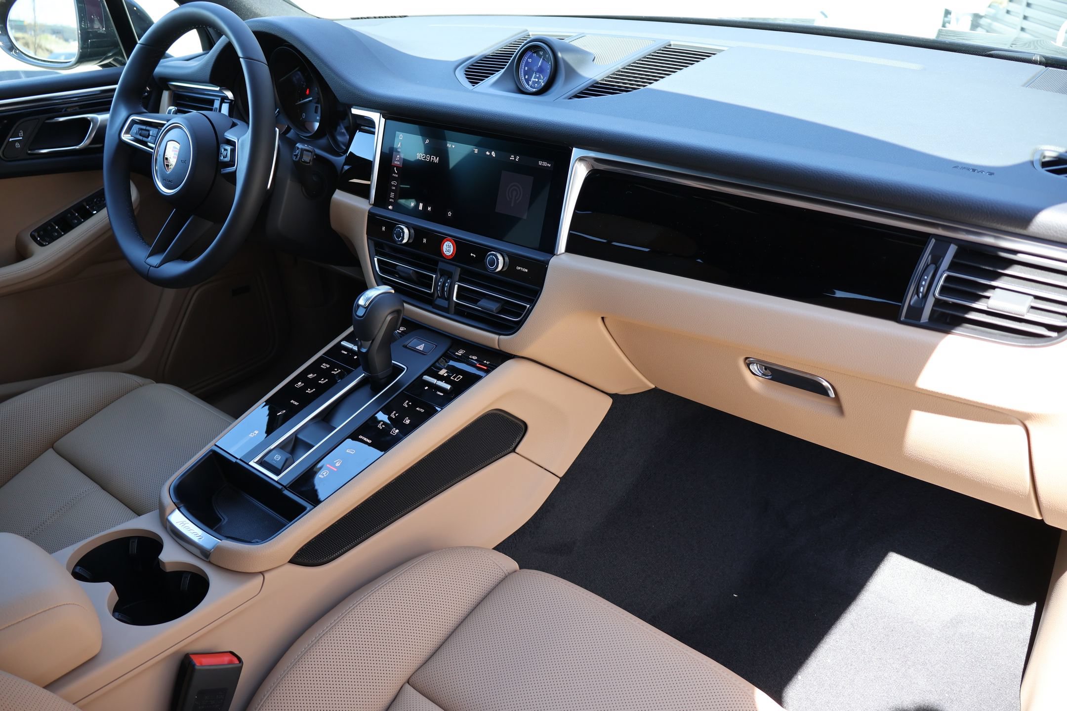 New 2026 Porsche Macan AWD/4WD image 27
