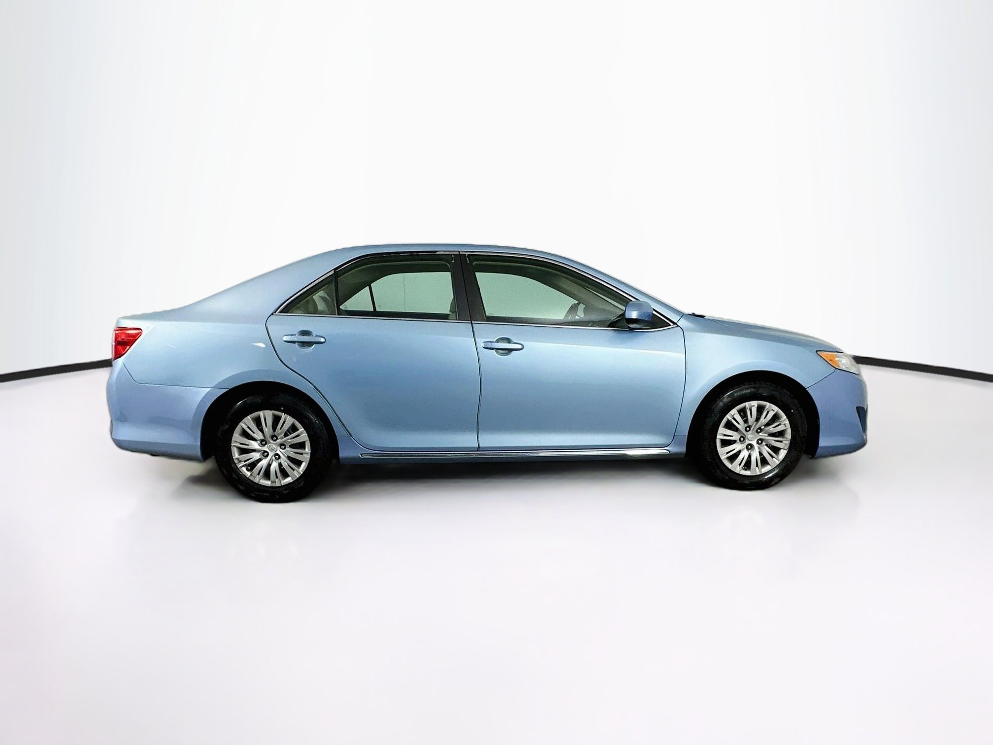 Used 2013 Toyota Camry LE FWD image 10