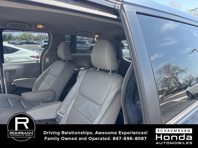 Used 2017 Toyota Sienna XLE Premium w/ Outdoor Package image 8