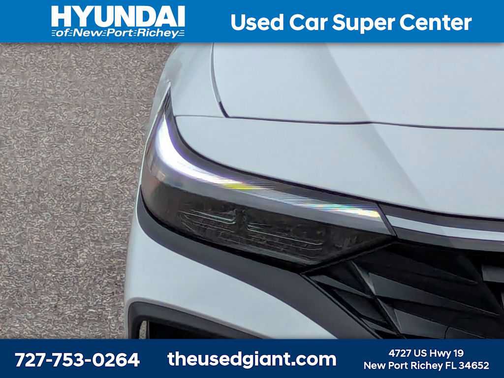 Certified 2025 Hyundai Elantra Sport FWD image 9