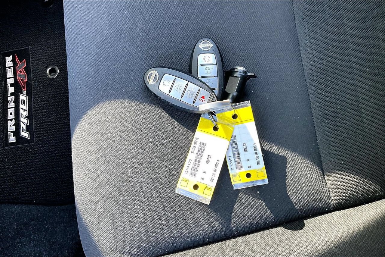 Used 2022 Nissan Frontier PRO-4X AWD/4WD image 30