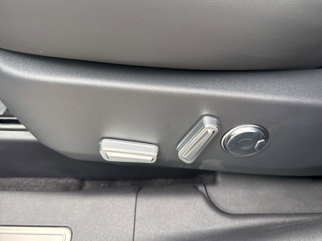 New 2025 Lincoln Nautilus Reserve image 8