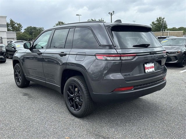 New 2025 Jeep Grand Cherokee Altitude image 13
