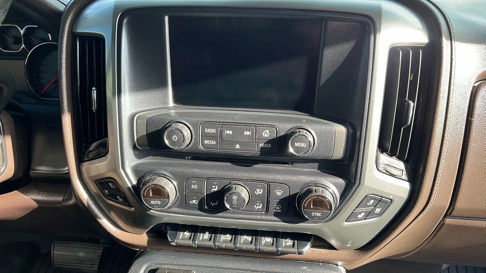 Used 2018 Chevrolet Silverado 1500 LTZ Z71 w/ LTZ Plus Package AWD/4WD image 25