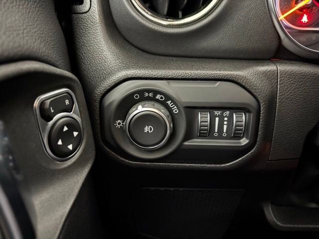 Used 2022 Jeep Wrangler Unlimited Sahara image 26