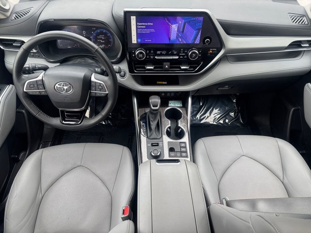 Used 2023 Toyota Highlander Platinum image 10