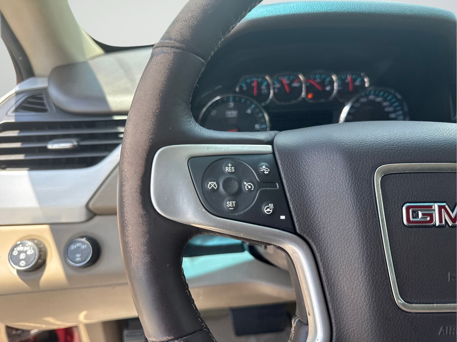 Used 2017 GMC Yukon SLT AWD/4WD image 15