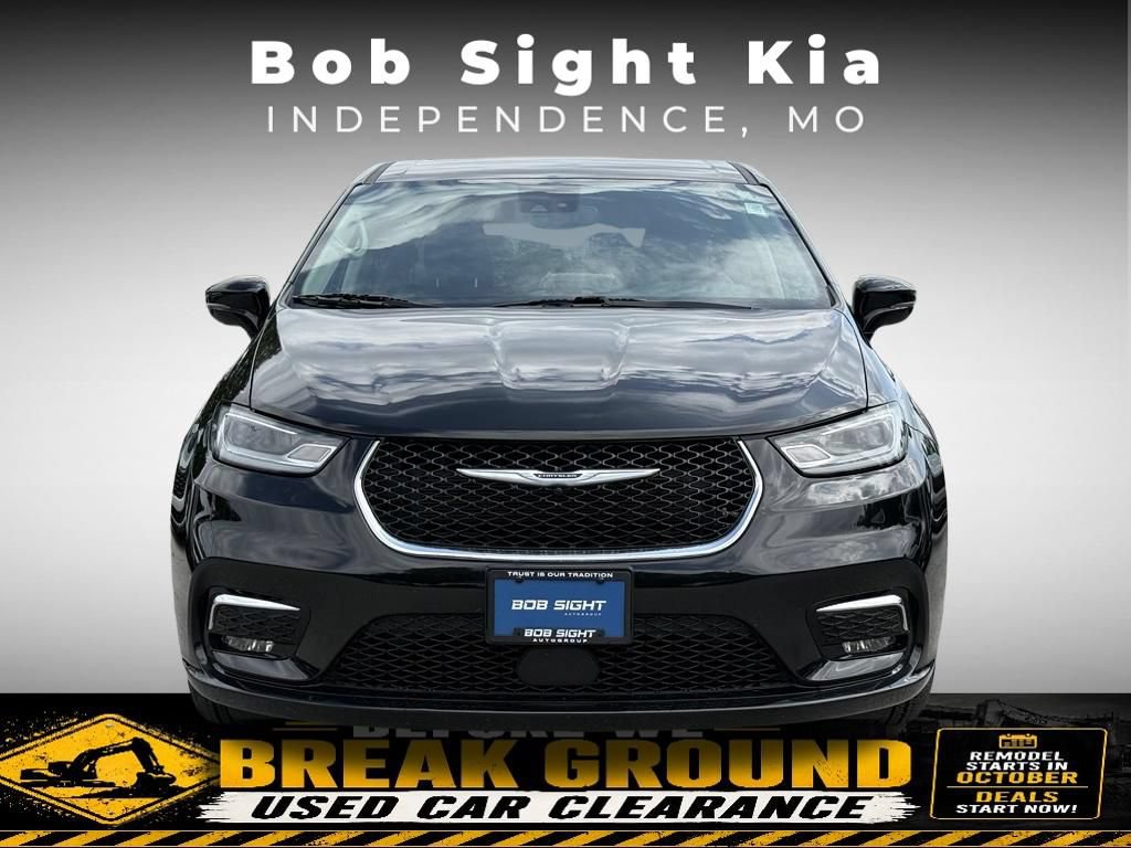Used 2024 Chrysler Pacifica Touring-L FWD image 19