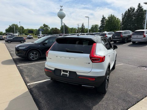 Used 2020 Volvo XC40 T5 R-Design AWD/4WD image 4