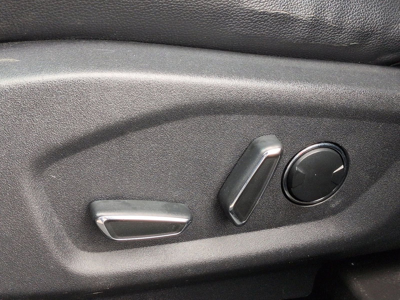 Used 2016 Ford Explorer XLT w/ Equipment Group 202A FWD image 20