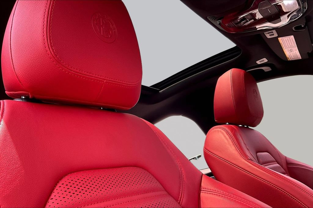 Used 2024 Alfa Romeo Giulia Veloce RWD image 27