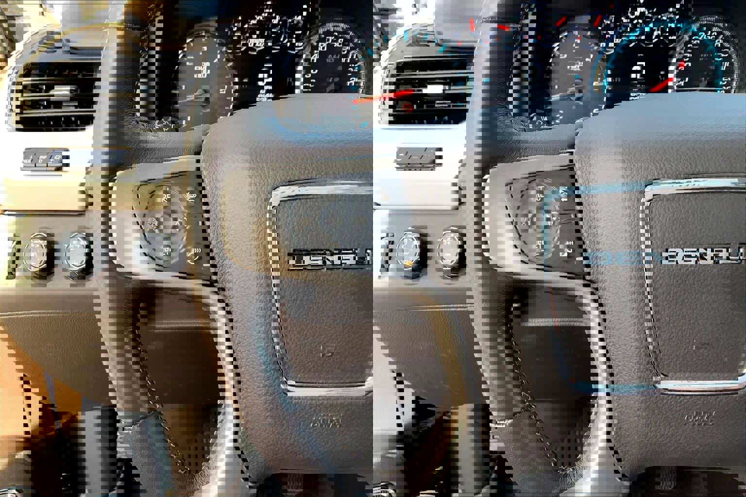 Used 2019 GMC Yukon Denali w/ Denali Ultimate Package image 23