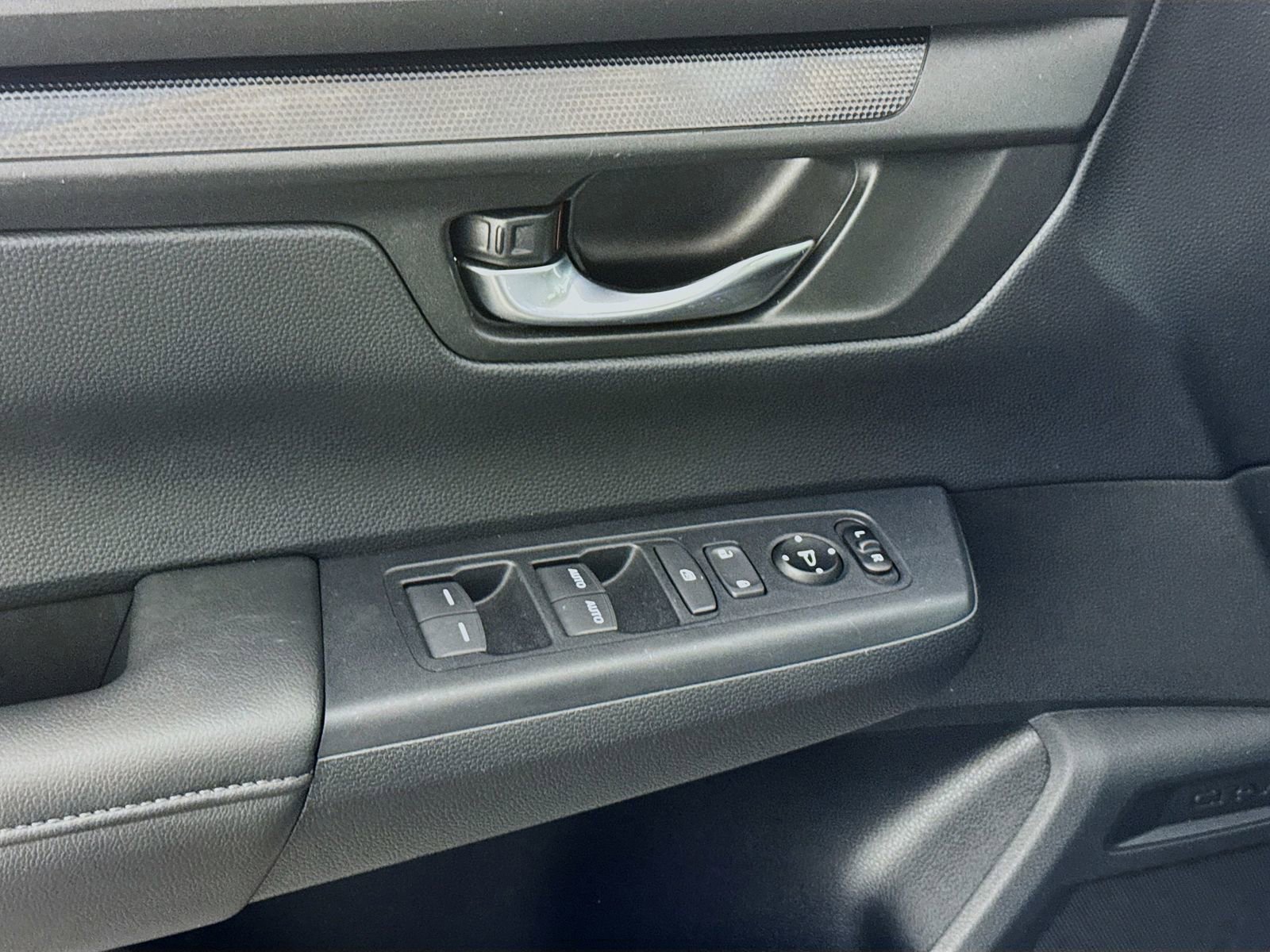 Used 2025 Honda CR-V EX image 12