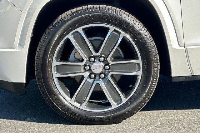 Used 2018 GMC Acadia Denali w/ Technology Package FWD image 26