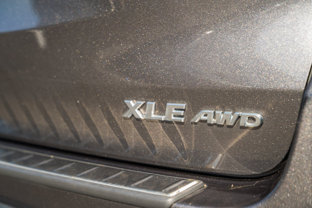 Used 2017 Toyota Highlander XLE AWD/4WD image 8