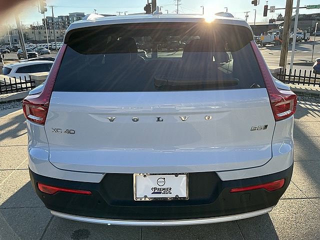 Certified 2025 Volvo XC40 B5 Plus image 9