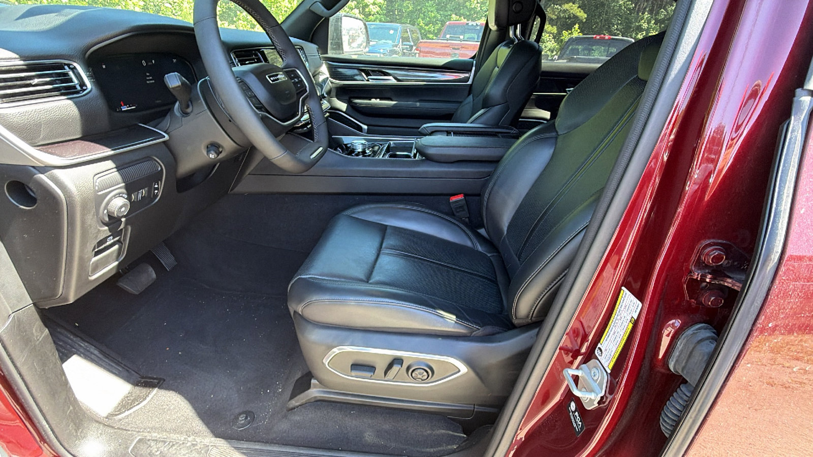 Used 2024 Jeep Wagoneer L 2WD image 16