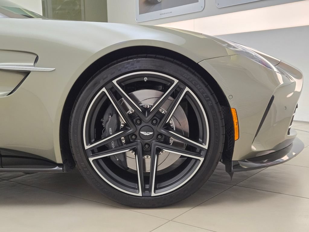 Used 2025 Aston Martin V8 Vantage Coupe RWD image 8