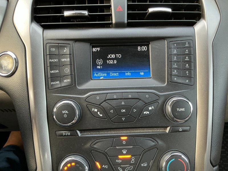 Used 2017 Ford Fusion SE FWD image 21