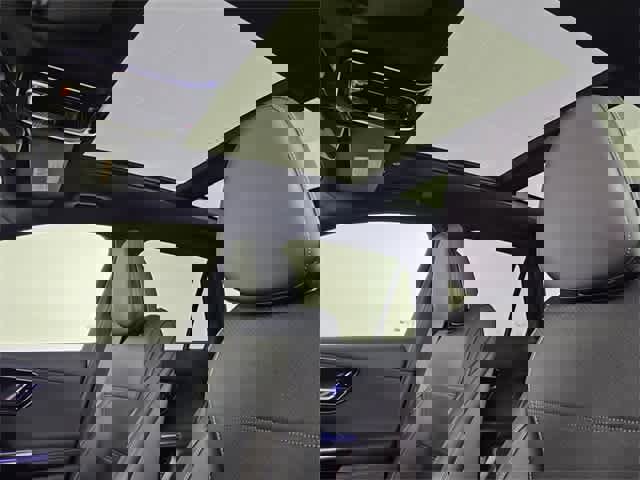 Used 2025 Mercedes-Benz GLC 300 4MATIC image 47