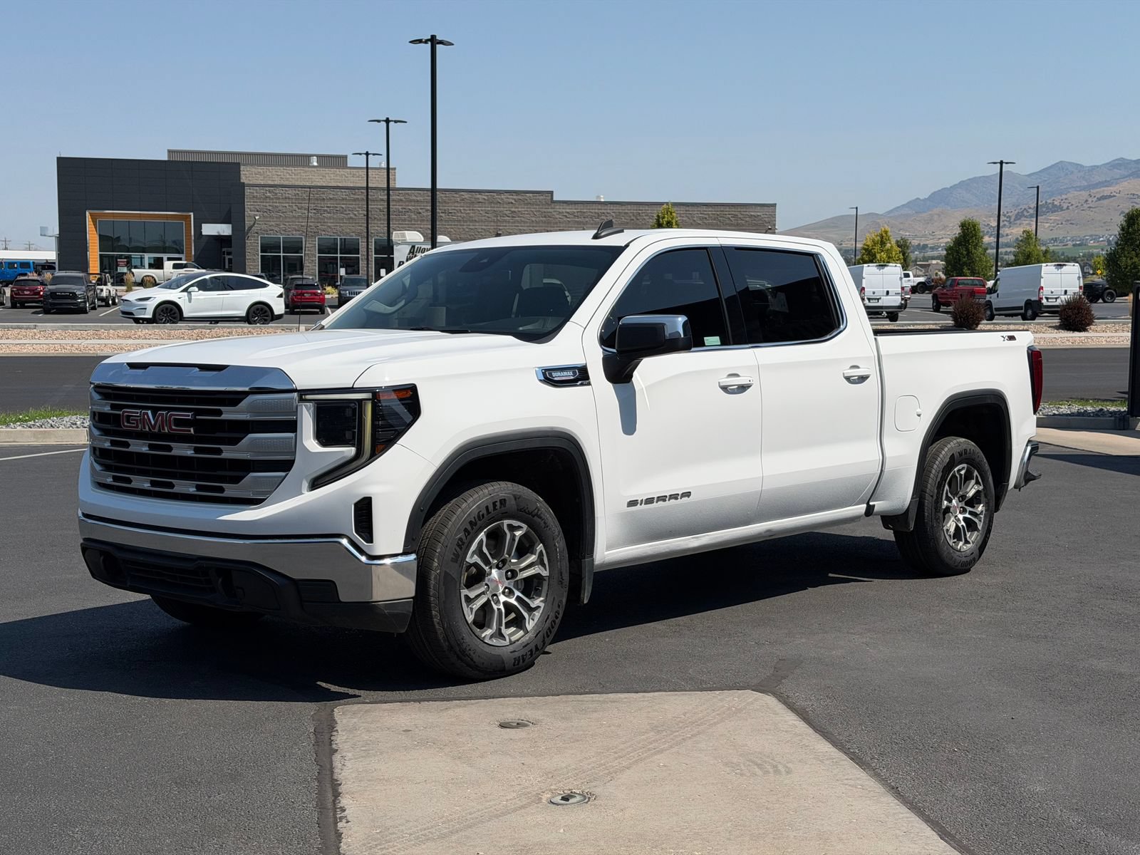 Used 2022 GMC Sierra 1500 SLE w/ X31 Off-Road Package AWD/4WD image 6