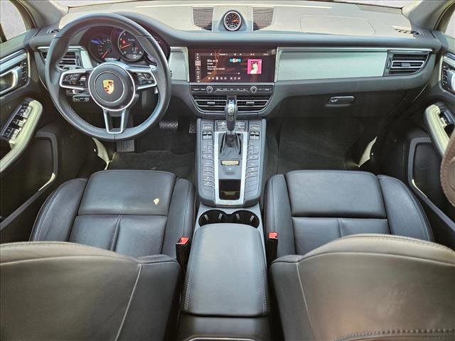 Used 2021 Porsche Macan Turbo image 20