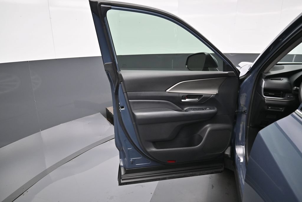 Certified 2024 Toyota Grand Highlander AWD image 11
