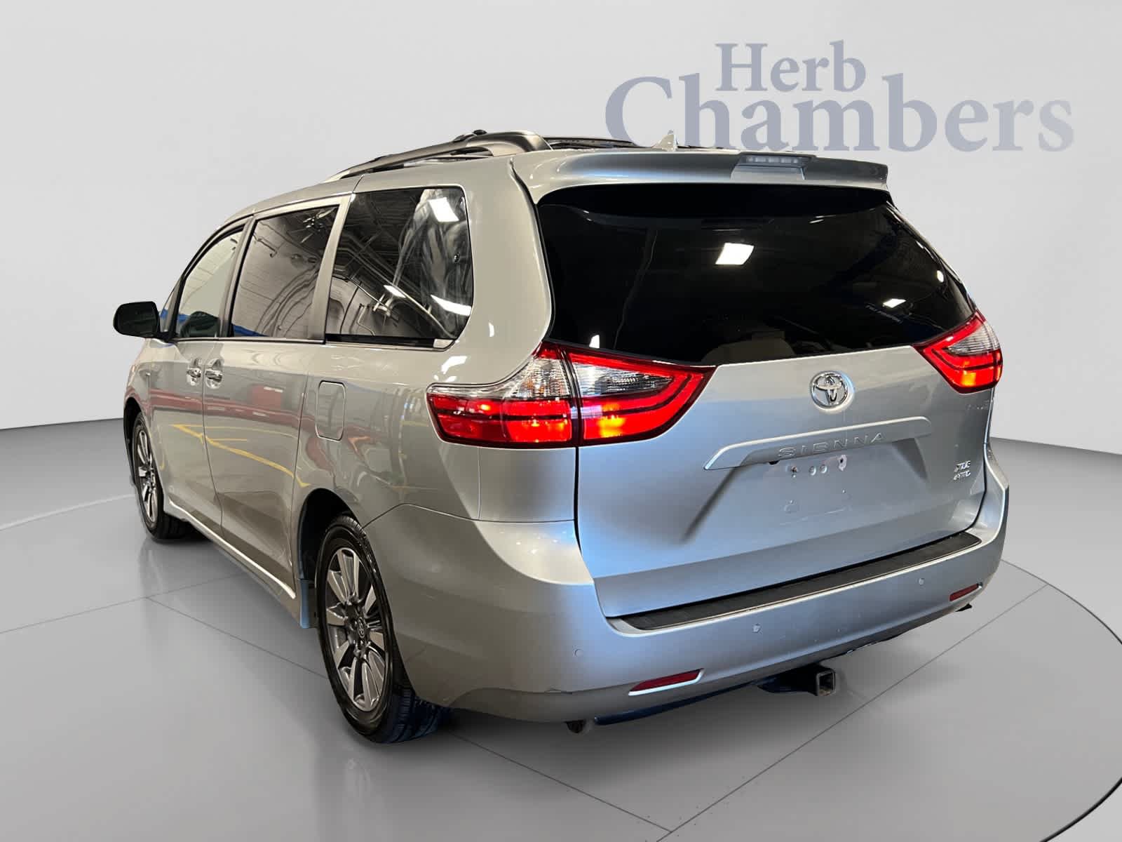 Used 2020 Toyota Sienna XLE Premium AWD/4WD image 3
