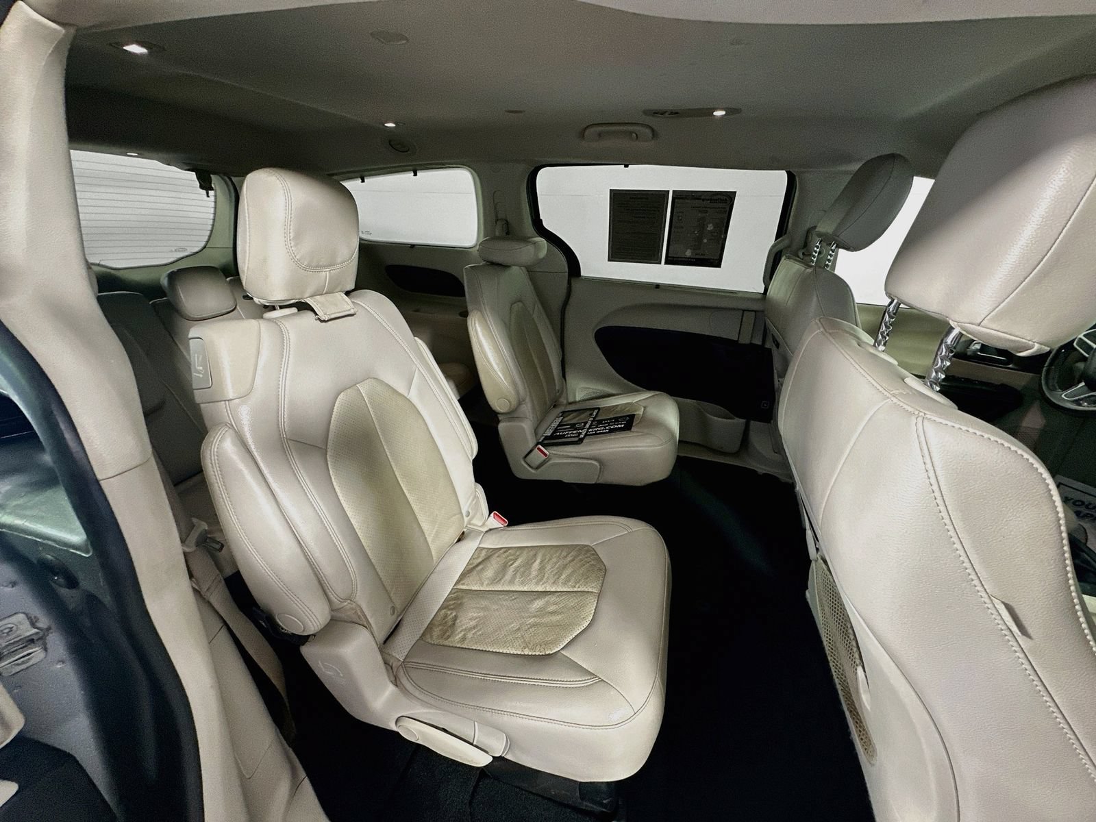 Used 2021 Chrysler Pacifica Touring-L FWD image 27