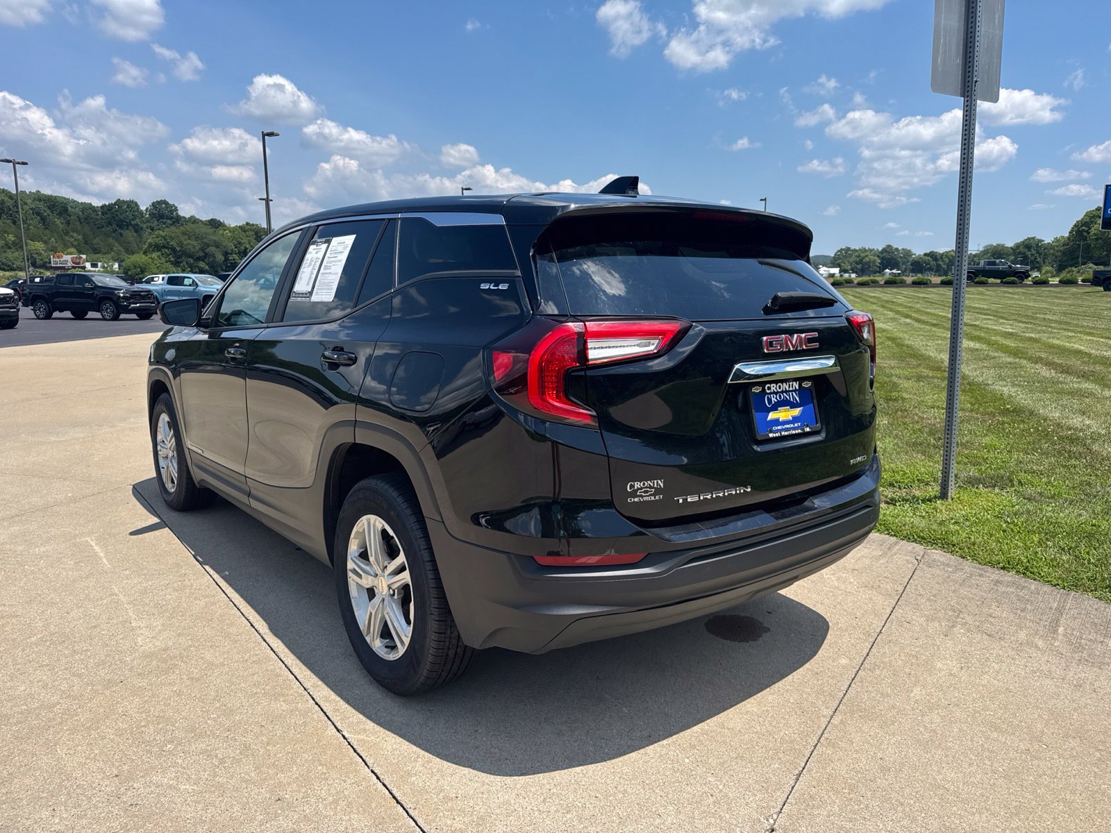 Used 2024 GMC Terrain SLE AWD/4WD image 7