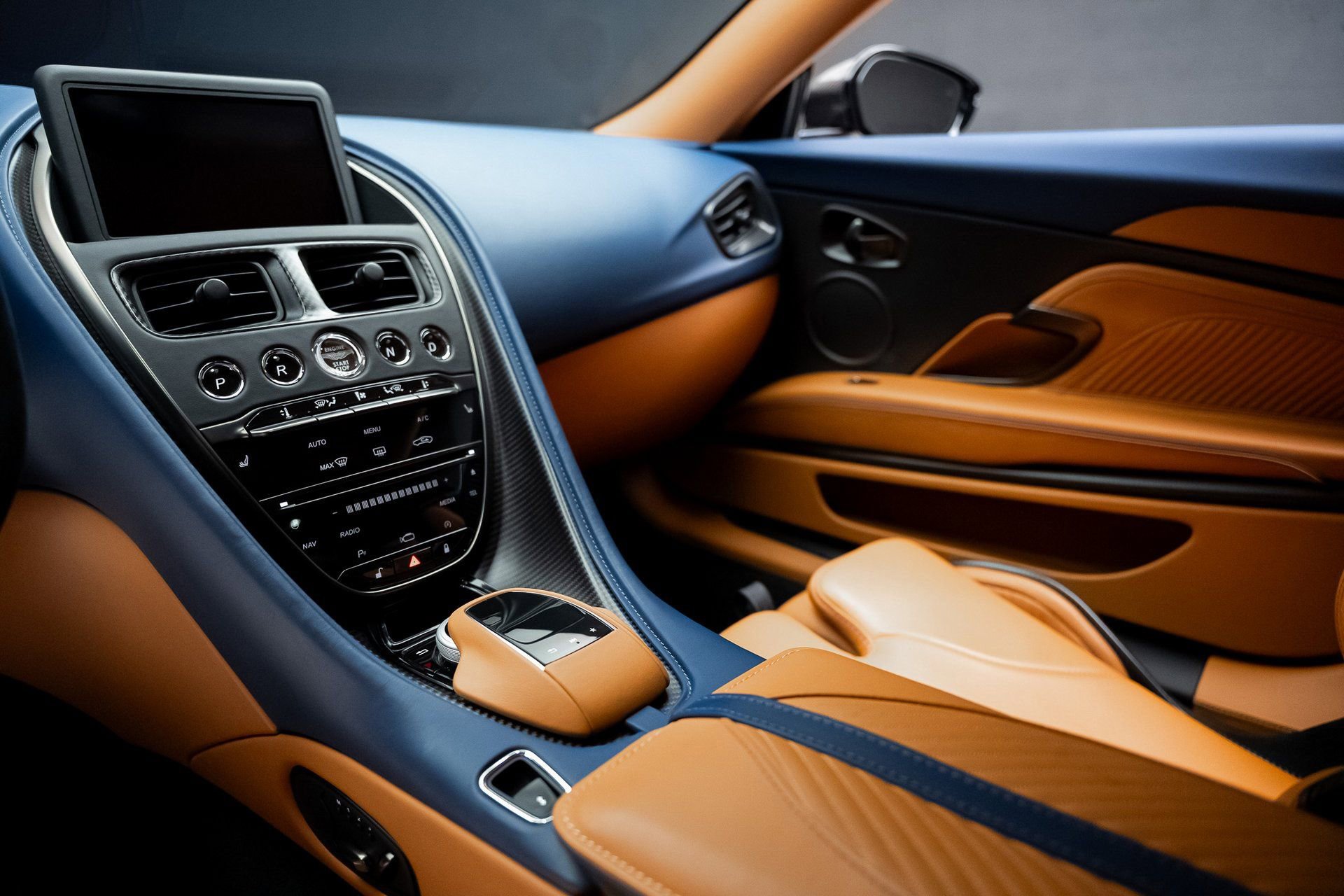 Used 2023 Aston Martin DBS Coupe image 47