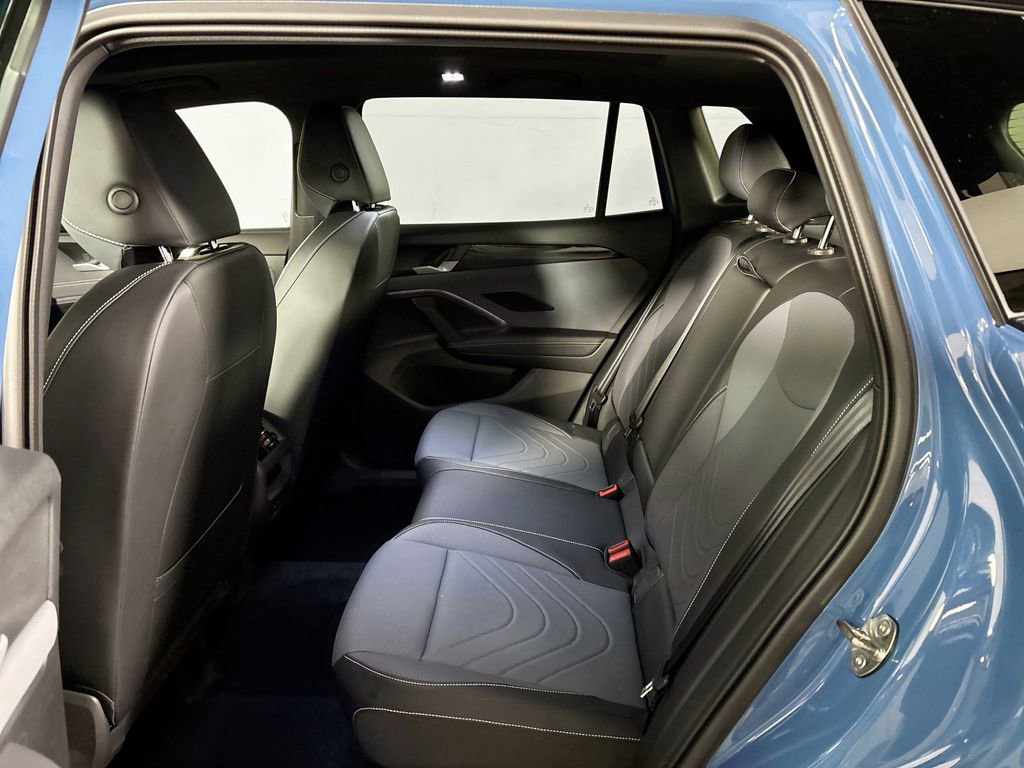 New 2025 Volkswagen Tiguan SE R-Line image 20