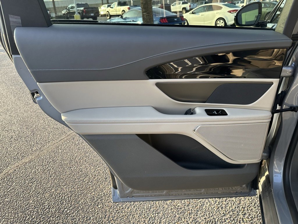 Used 2024 Lincoln Nautilus Reserve image 16