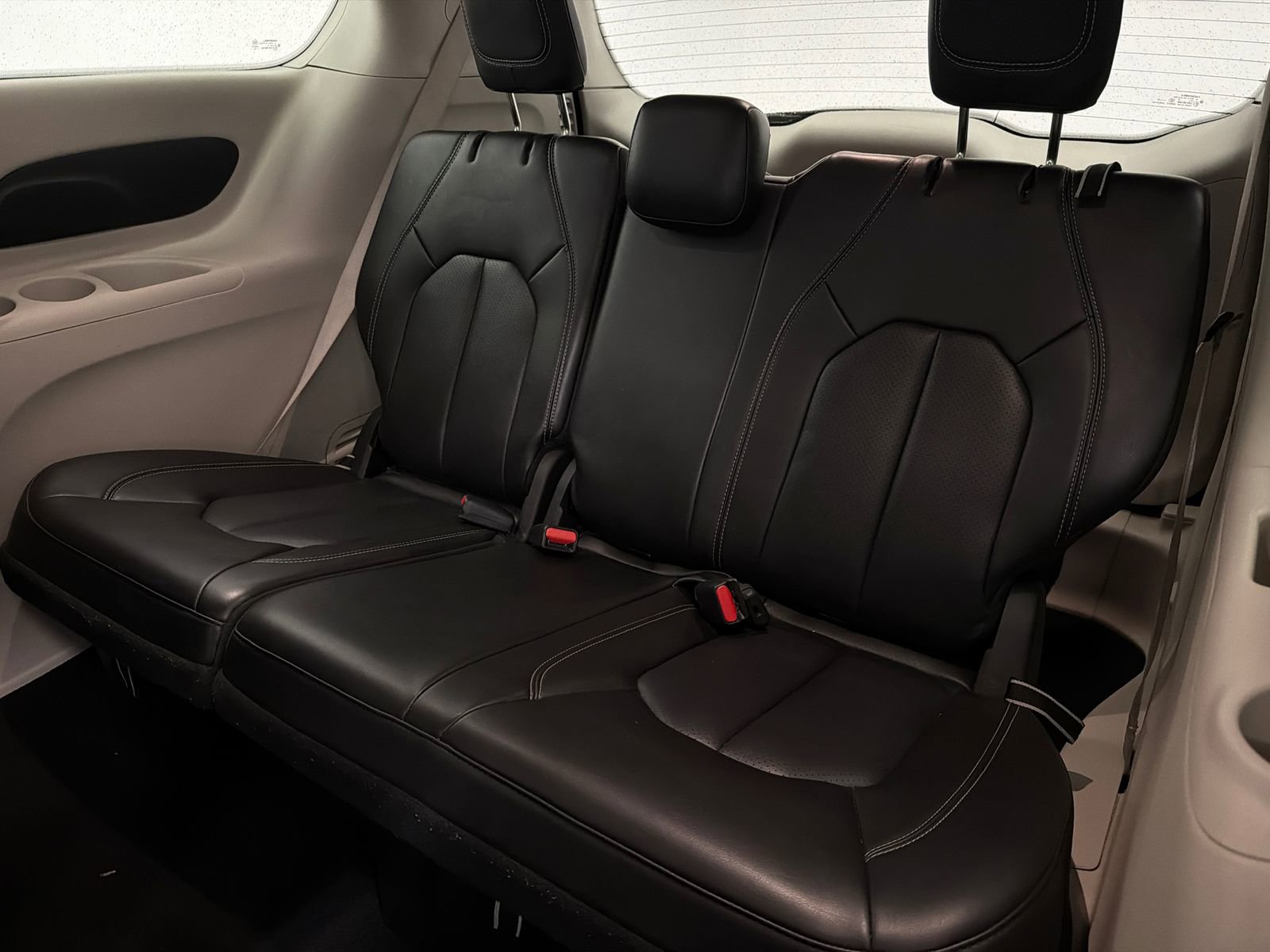 Used 2023 Chrysler Pacifica Touring-L FWD image 16