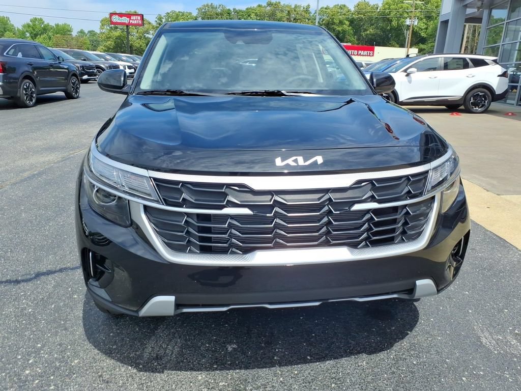 New 2026 Kia Seltos LX FWD image 3