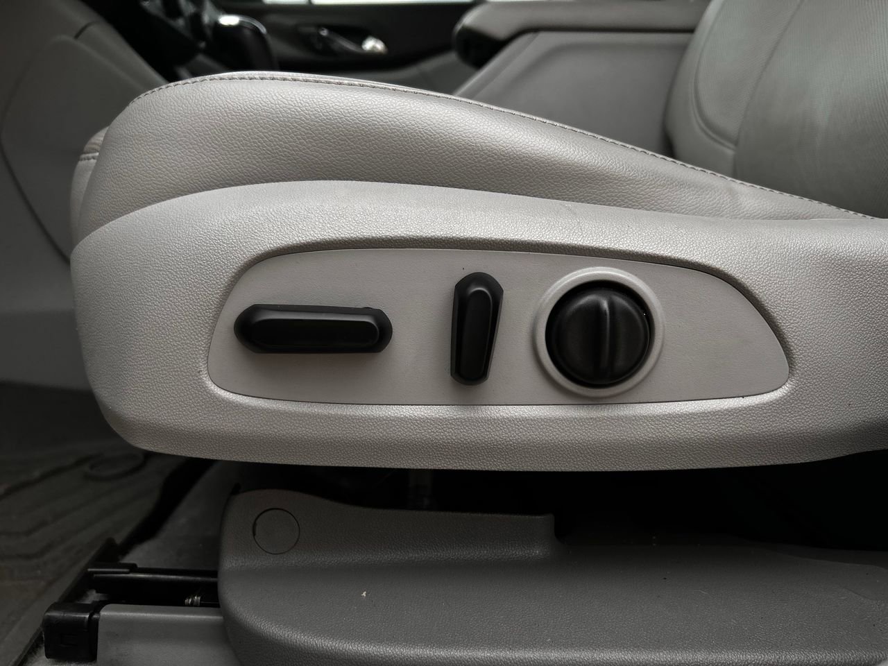 Used 2019 GMC Acadia SLT image 25