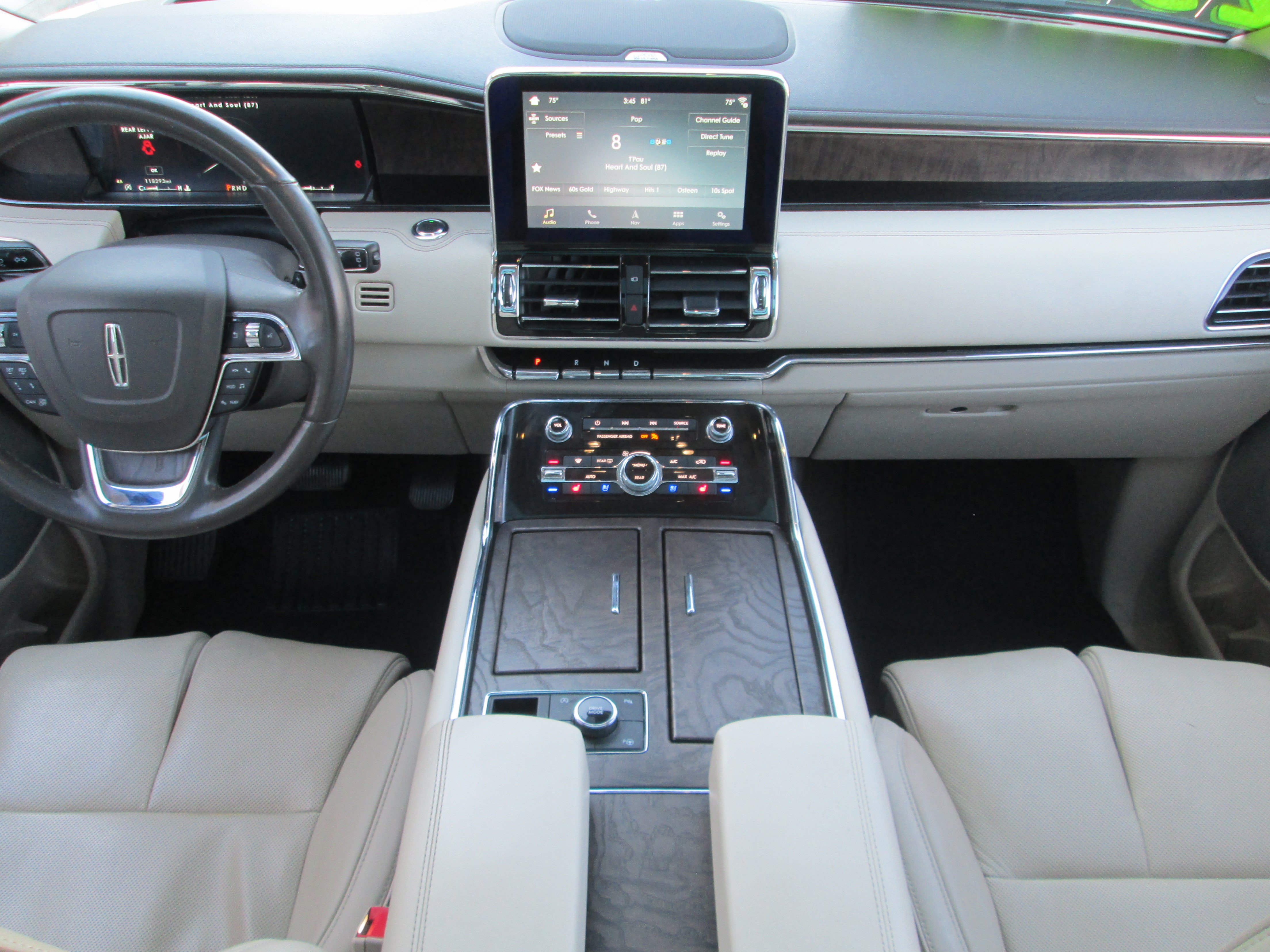 Used 2019 Lincoln Navigator Reserve AWD/4WD image 18