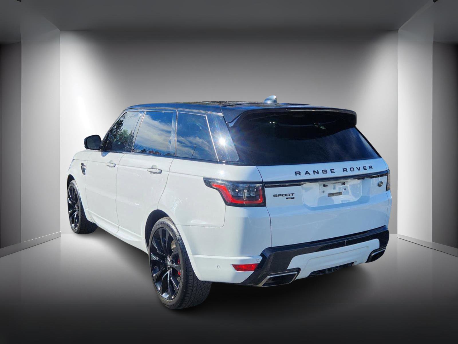Used 2020 Land Rover Range Rover Sport HST image 3
