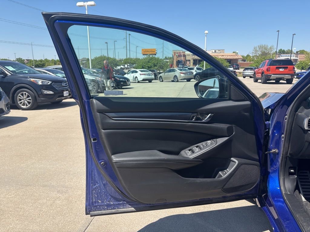 Used 2022 Honda Accord Sport image 9