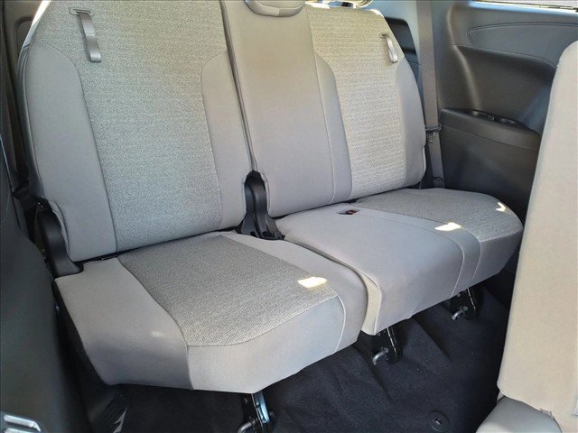 Used 2026 Toyota Sienna LE AWD/4WD image 18